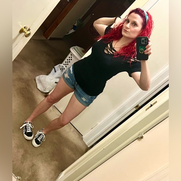 Jersey Girl Selling Off the Excess from Her Closet - Picture 6 of 6